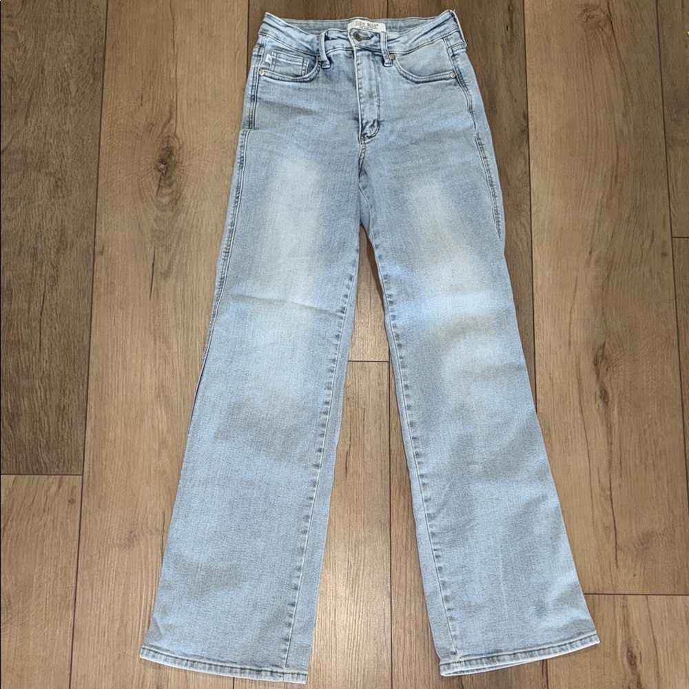 Light Wash High-Rise straight Leg Women’s Jeans